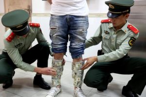 Спрятать на человеке 