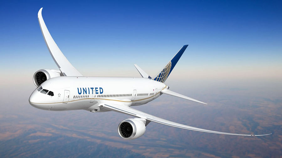 Лайнер американского авиаперевозчика United Airlines