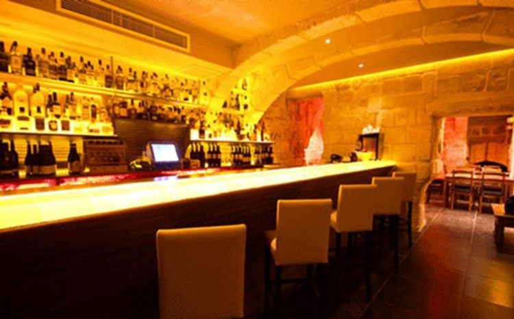 bar