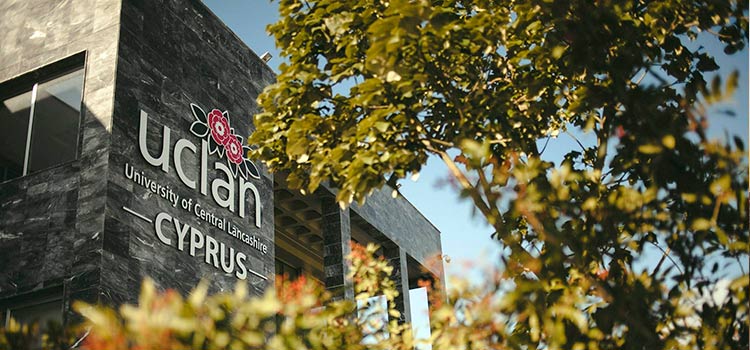 UcLan в городе Пила, Кипр